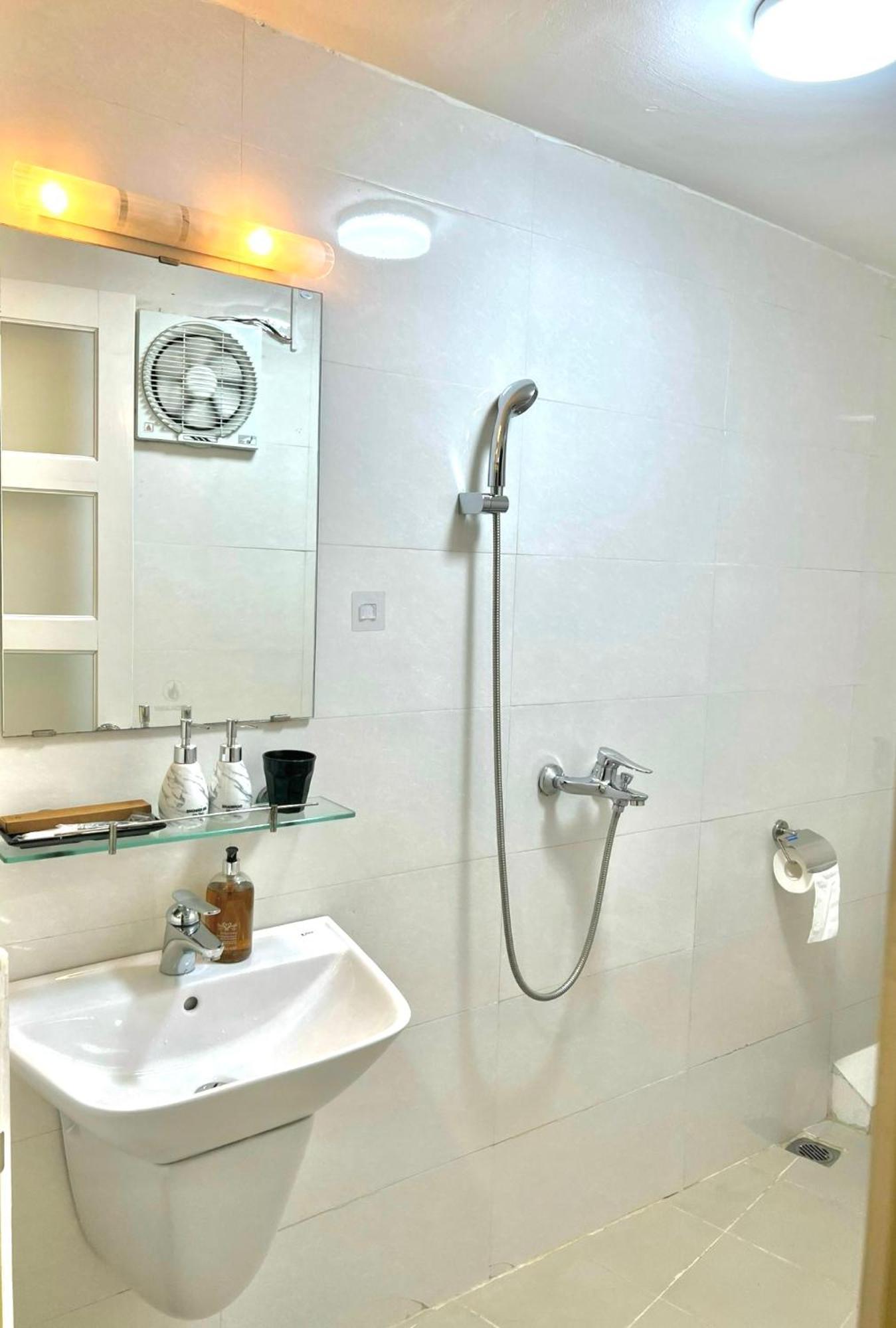 Nice Room Located Right Next To The Old Quarter Can Phong Nhieu Anh Sang Tai Ngay Gan Pho Di Bo Ho Guom Hà Nội Ngoại thất bức ảnh